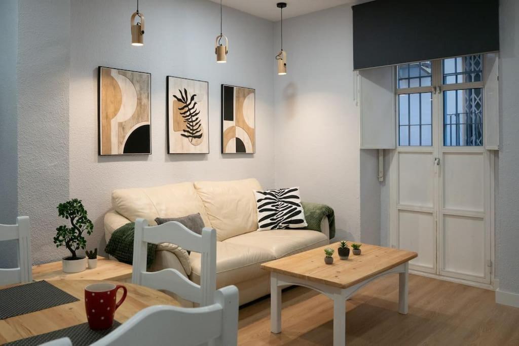 Apartamentos Alfaqueque B Seville Luaran gambar