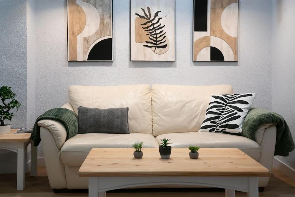 Apartamentos Alfaqueque B Seville Luaran gambar