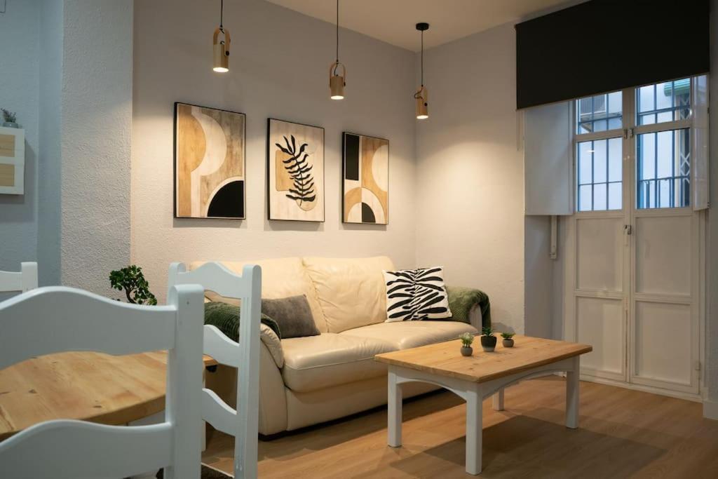 Apartamentos Alfaqueque B Seville Luaran gambar