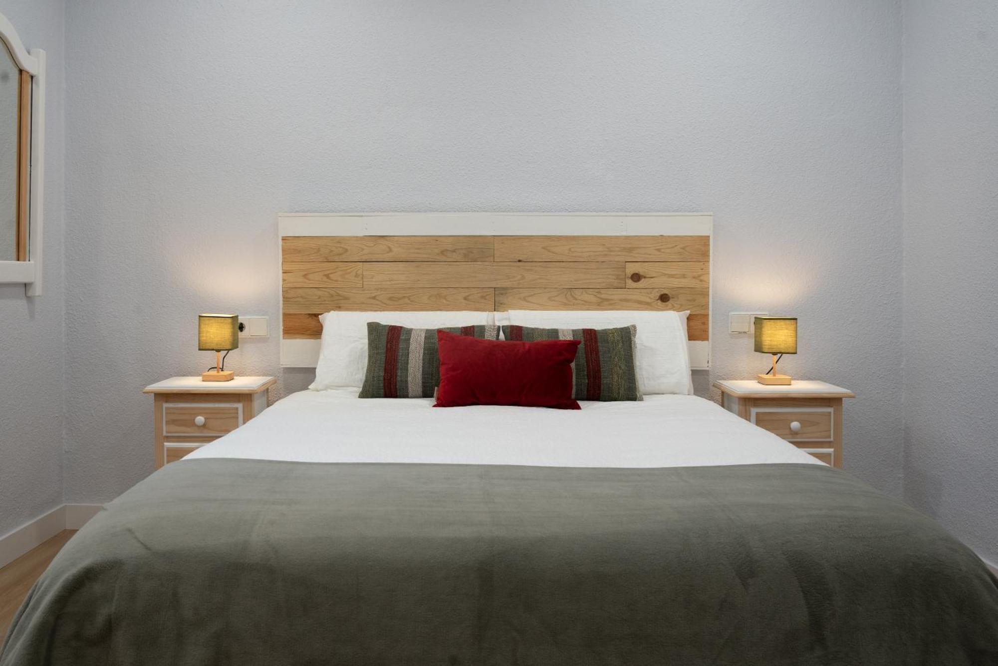 Apartamentos Alfaqueque B Seville Luaran gambar